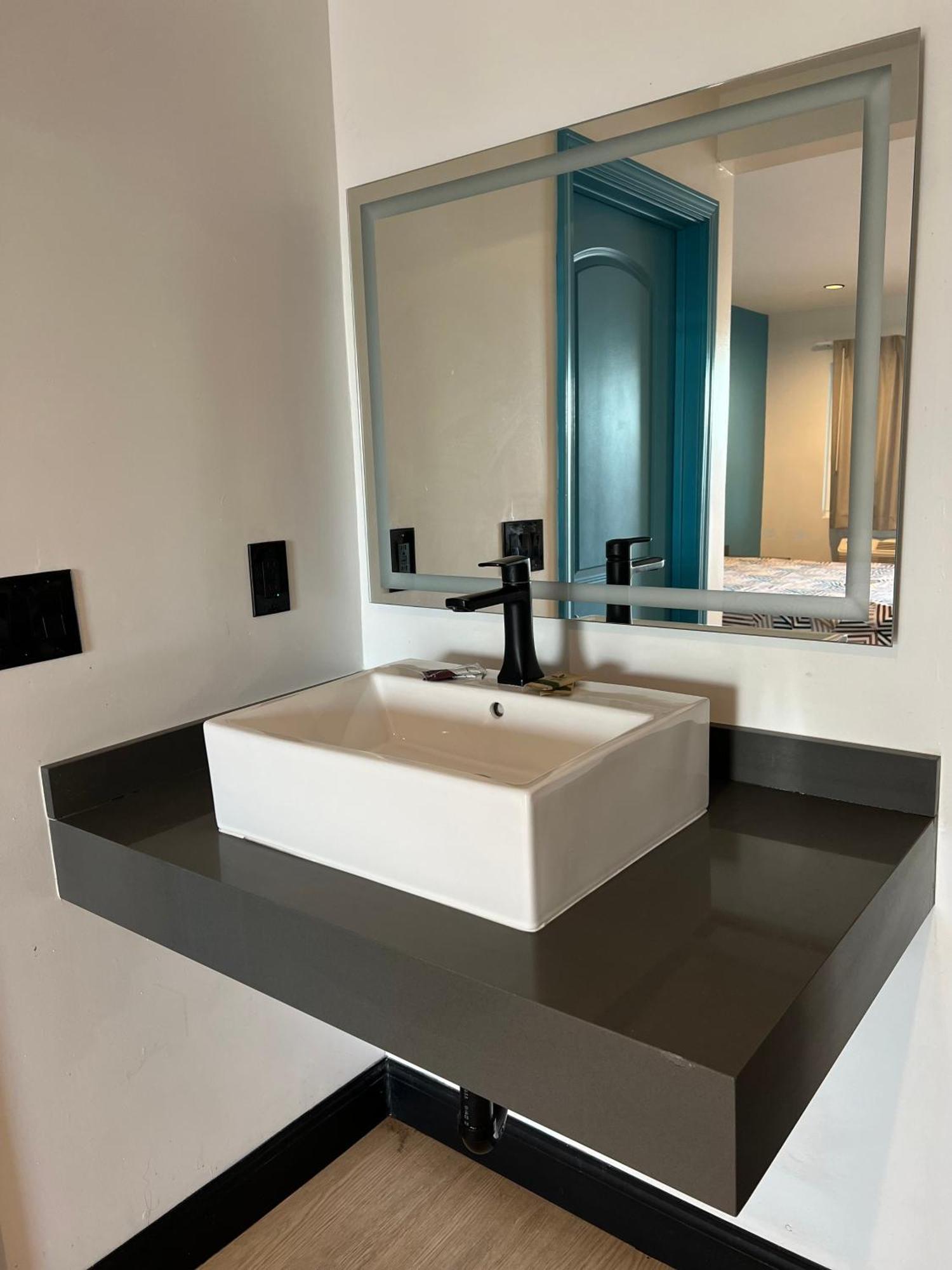 Palm Inn - Newly Renovated Rooms إنغليووود، لوس أنجليس، كاليفورنيا المظهر الخارجي الصورة